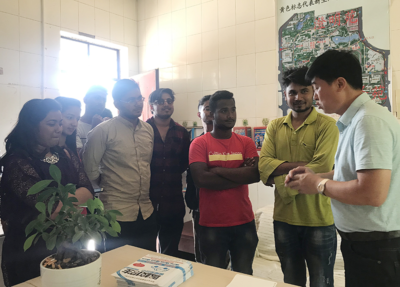 保卫处、国际学院开展留学生交通安全知识宣讲活动