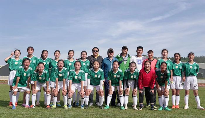 我校女子足球队参加高校体育专业组比赛首战告捷