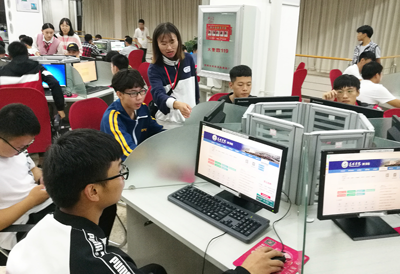 图书馆圆满完成2019年新生入馆教育工作