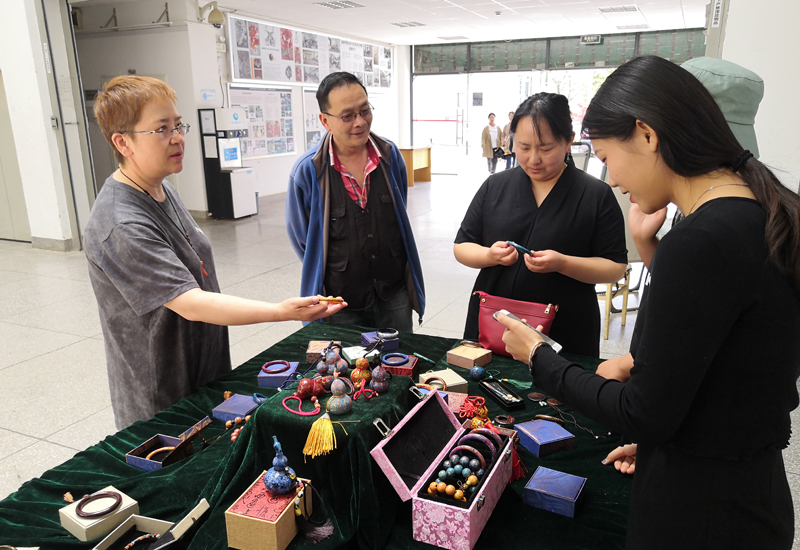 美术与艺术设计学院举办漆艺漆画展