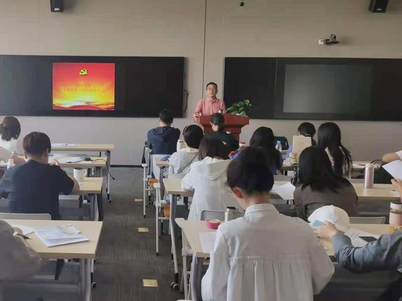 旅游学院开展教职工政治理论学习传达学校相关会议精神