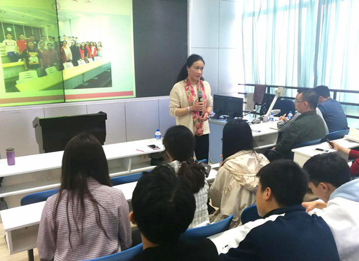 经济学院召开第五批赴泰国学生学习实习汇报总结会