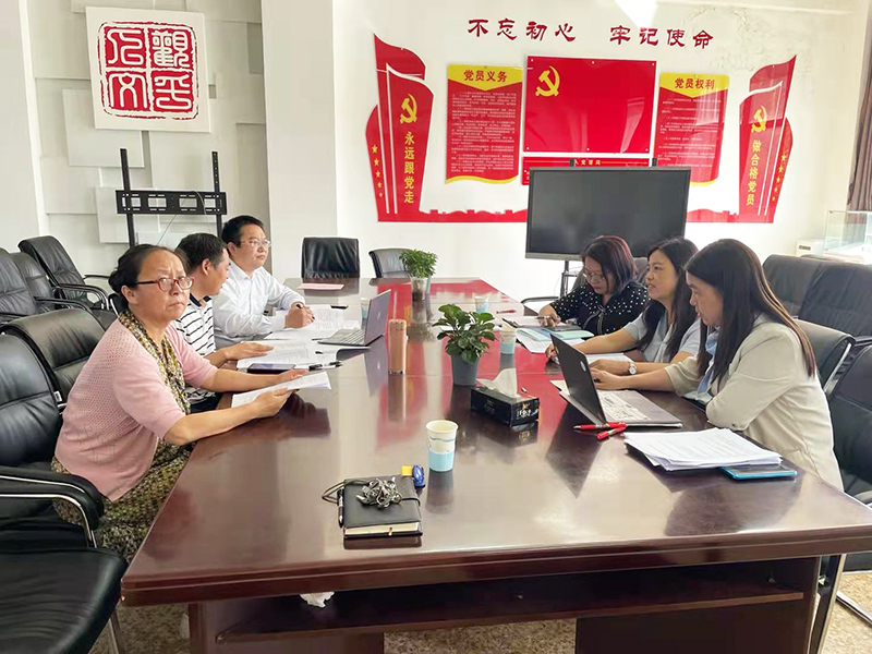 人文学院、数学学院就师范专业认证自评报告专家改进意见展开集体讨论