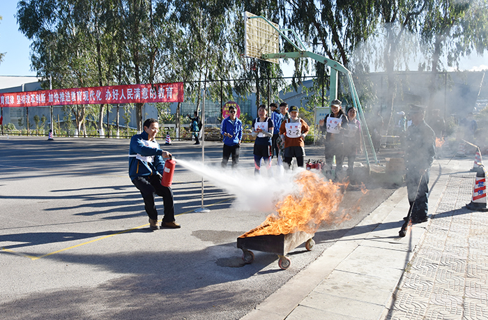 消防比赛项目在我校2018年冬季运动会上火热开赛