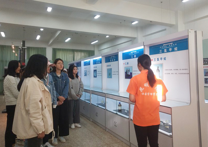 我校青年志愿者联合会参观禁毒防艾图片展活动圆满完成