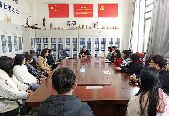 美术与艺术设计学院党总支召开新党员宣誓大会
