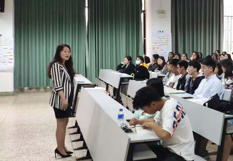 马克思主义学院与官渡区南站小学签订共建协议
