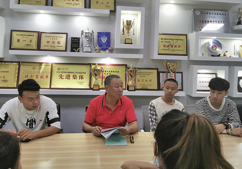体育学院召开师生座谈会推进期末管理工作