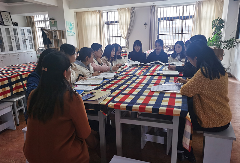 化学化工学院教师赴实习学校看望实习生