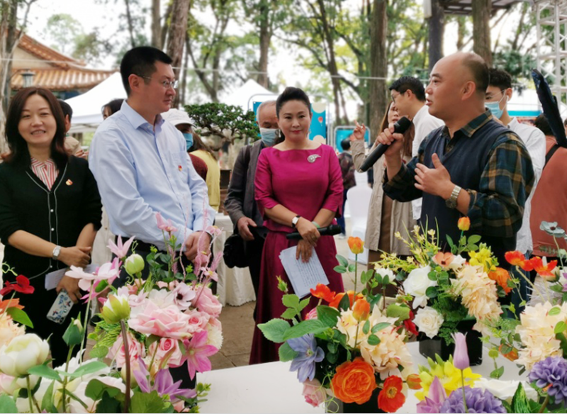 学校师生参加“我们的节日·中秋”暨“2020年昆明市名匠进社区活动”