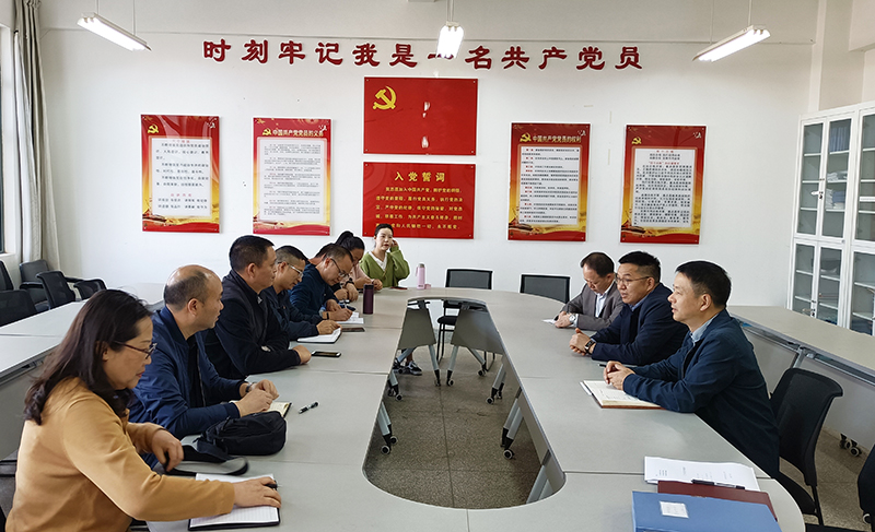 昆明铁道职业技术学院党委副书记张学云一行到我校医学院交流学习