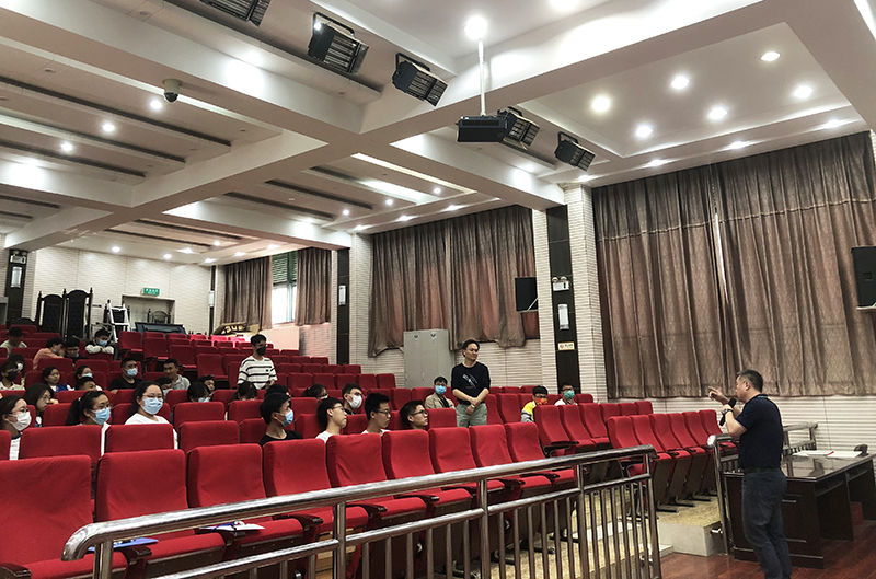 物理科学与技术学院召开考研宣讲会